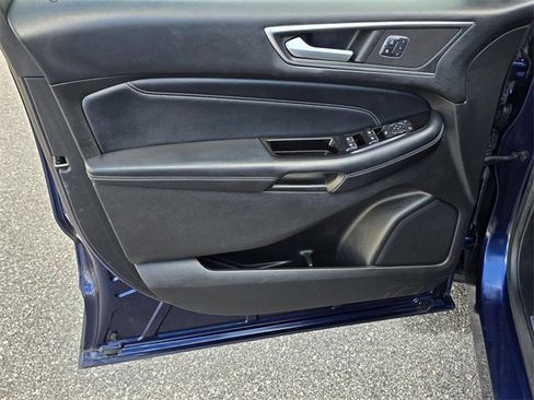Used 2016 Ford Edge Titanium w/ Technology Package image 35