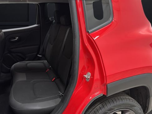 Used 2022 Jeep Renegade Latitude AWD/4WD image 23
