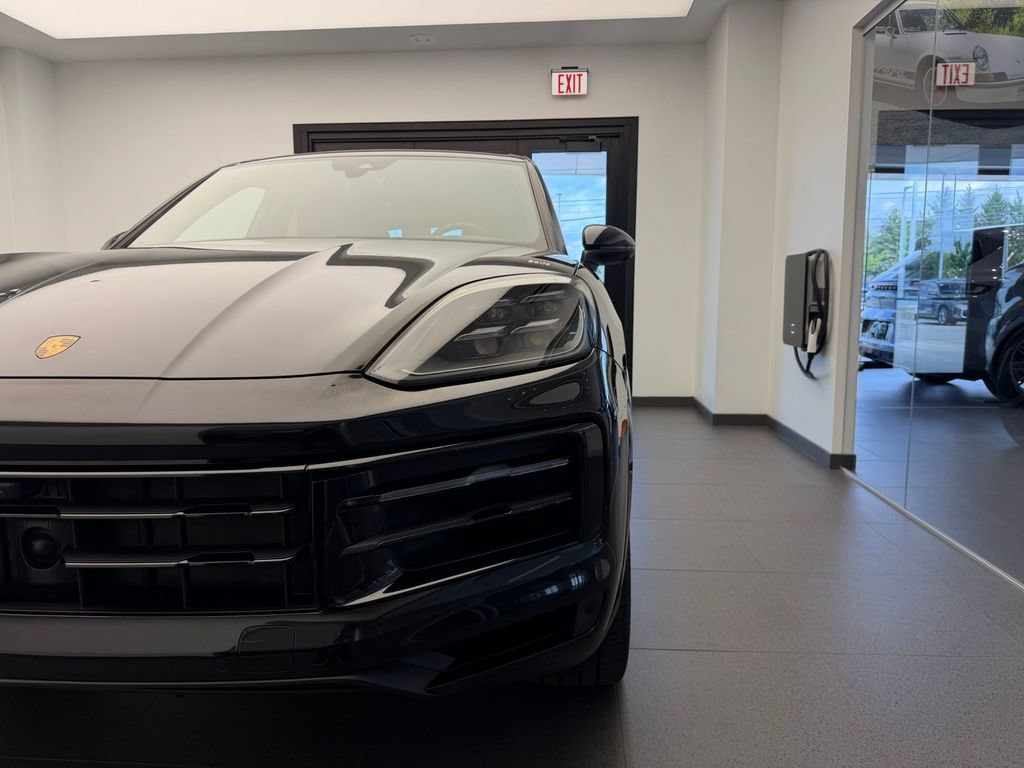 Certified 2025 Porsche Cayenne S AWD/4WD image 23