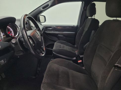 Used 2018 Dodge Grand Caravan SE FWD image 17