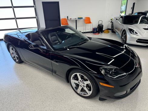 Used 2007 Chevrolet Corvette Convertible w/ Preferred Equipment Group RWD image 19