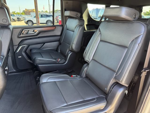 Used 2025 GMC Yukon XL Denali AWD/4WD image 16