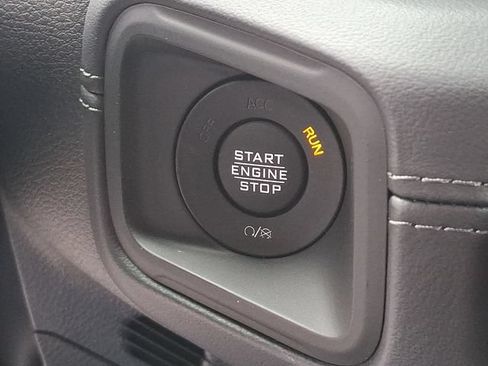 Used 2025 Jeep Wrangler Unlimited Rubicon w/ Convenience Group AWD/4WD image 24