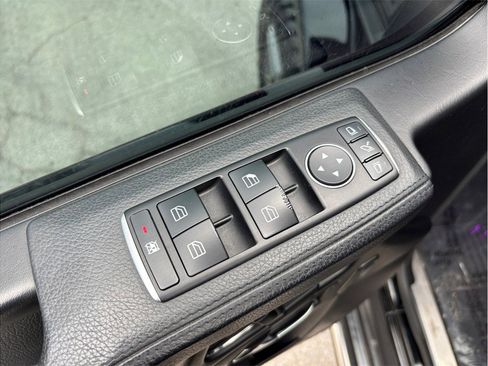 Used 2016 Mercedes-Benz G 550 image 23