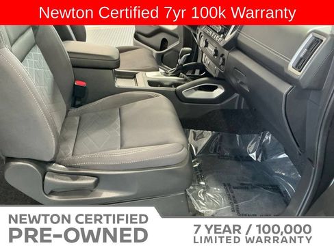 Used 2025 Nissan Frontier SV RWD image 13