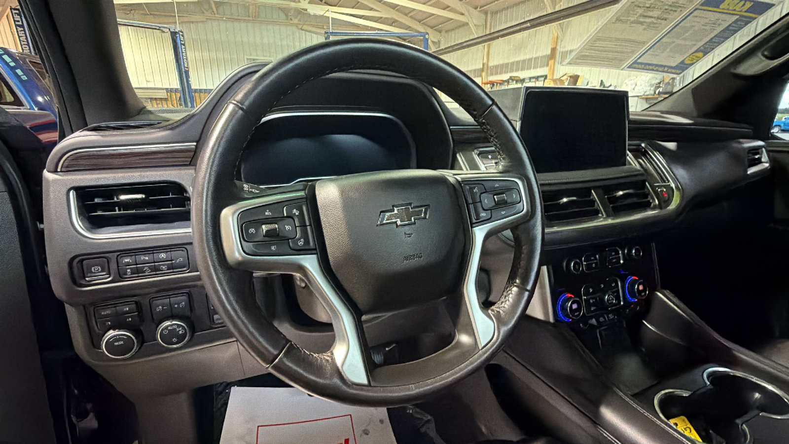 Used 2022 Chevrolet Tahoe Z71 w/ Luxury Package AWD/4WD image 14