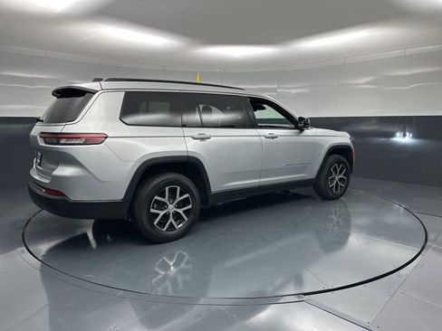 Certified 2024 Jeep Grand Cherokee L Limited w/ Luxury Tech Group II image 12