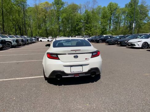Used 2023 Toyota GR86 RWD image 10