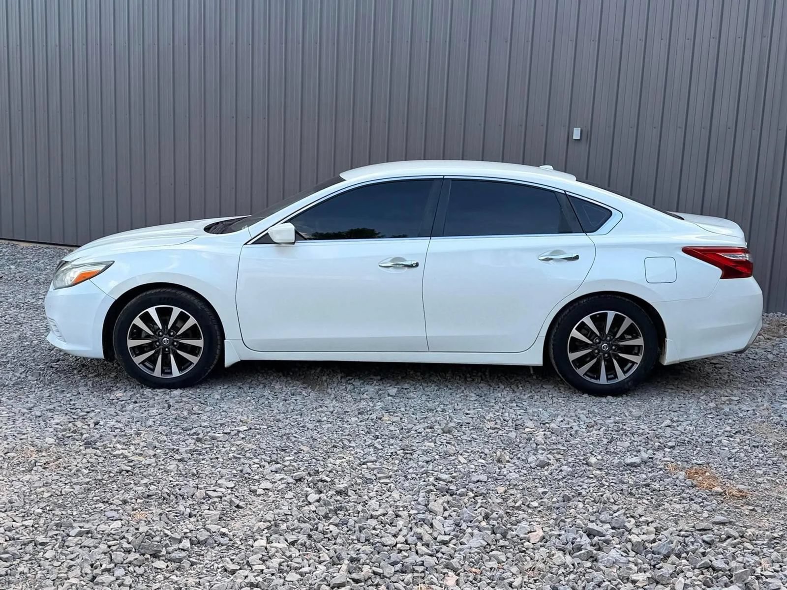Used 2016 Nissan Altima 2.5 SV FWD image 8