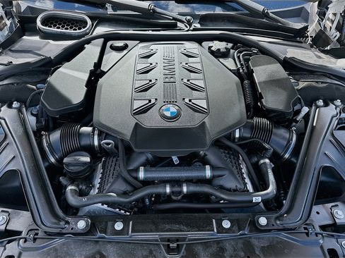 Used 2024 BMW 760i xDrive image 37
