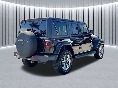 Used 2018 Jeep Wrangler Unlimited Sahara w/ LED Lighting Group AWD/4WD image 6