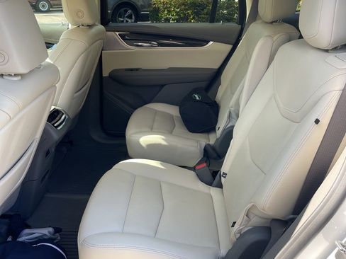 Used 2021 Cadillac XT6 Premium Luxury image 7