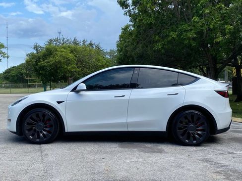 Used 2023 Tesla Model Y Performance AWD/4WD image 5