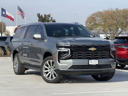 New 2026 Chevrolet Suburban High Country image 2