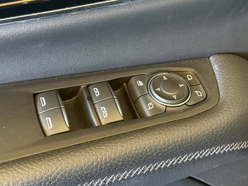 Used 2025 GMC Yukon XL Denali AWD/4WD image 13