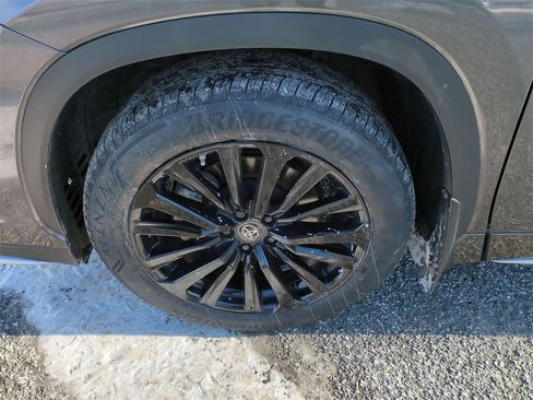 Used 2024 Toyota Highlander XSE image 26