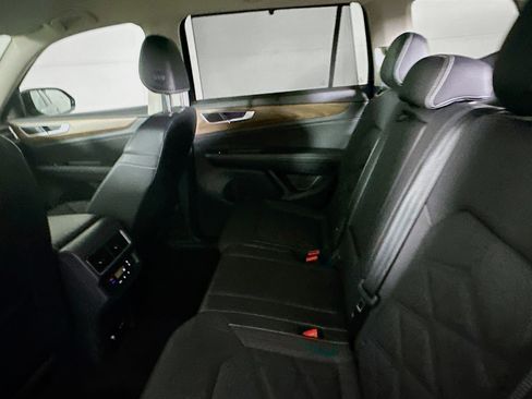 Used 2025 Volkswagen Atlas SE image 27