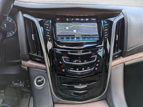 Used 2017 Cadillac Escalade ESV Luxury image 12