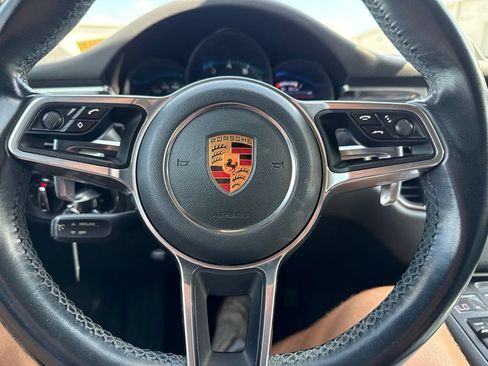Used 2018 Porsche Macan AWD/4WD image 17