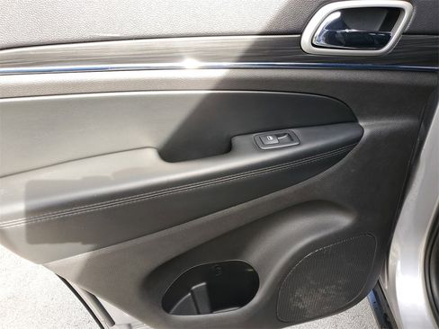 Used 2019 Jeep Grand Cherokee Limited image 10