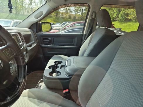 Used 2018 RAM 1500 Express w/ Black Ram 1500 Express Group AWD/4WD image 4