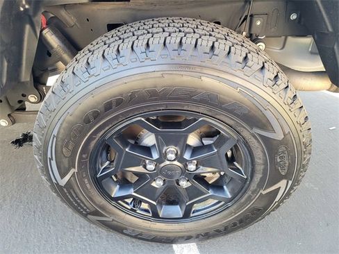 Used 2021 Jeep Gladiator Sport image 27