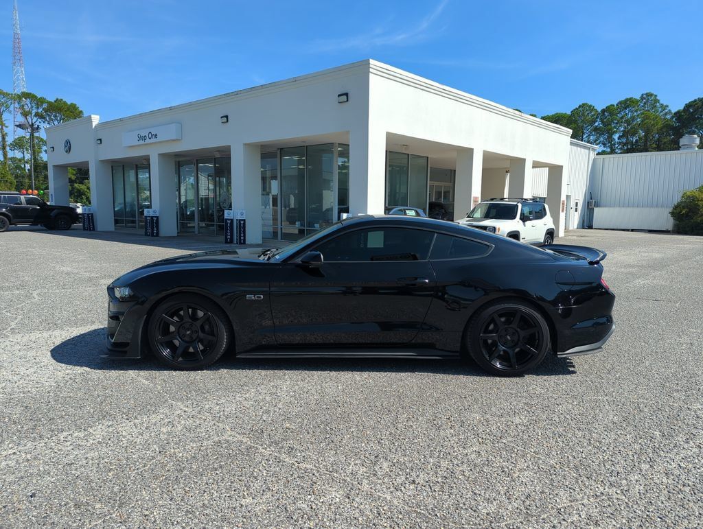 Used 2020 Ford Mustang GT Premium RWD image 4