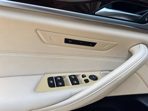 Used 2019 BMW 530e w/ Premium Package RWD image 11