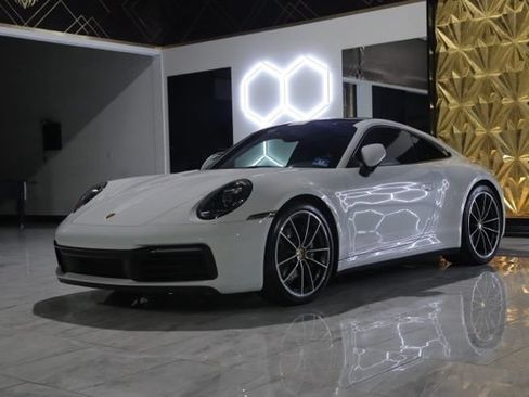 Used 2020 Porsche 911 Carrera RWD image 3