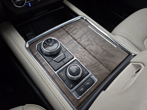 Used 2019 Ford Expedition Platinum image 27