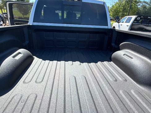 New 2026 RAM 2500 Laramie AWD/4WD image 13