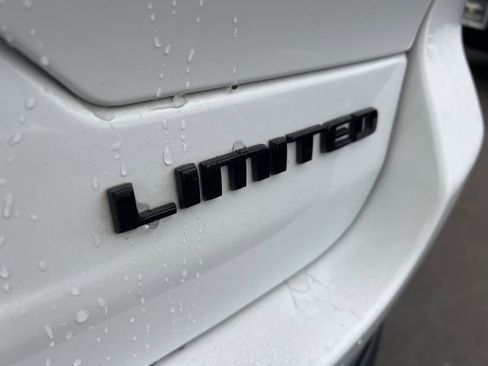 Used 2023 Jeep Grand Cherokee Limited w/ Black Appearance Package image 35