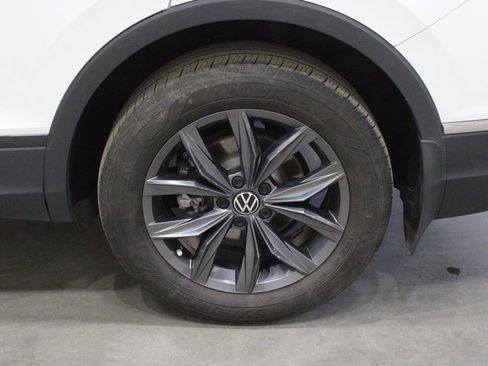 Used 2022 Volkswagen Tiguan SE image 36
