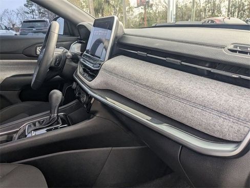 Used 2025 Jeep Compass Sport image 40