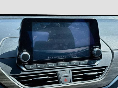 Used 2024 Nissan Altima 2.5 SV FWD image 17