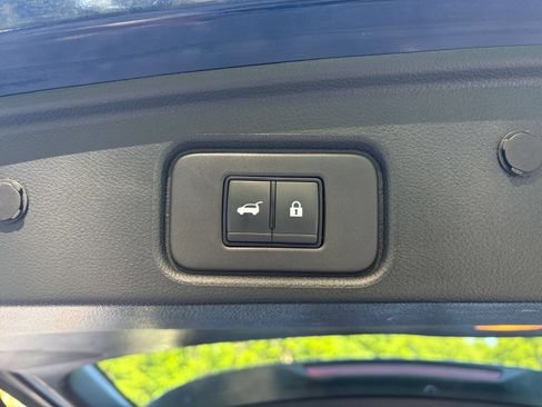 Used 2025 Nissan Pathfinder SV AWD/4WD image 22