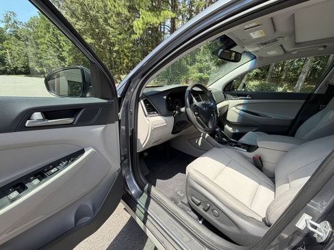 Used 2018 Hyundai Tucson Value w/ Cargo Package FWD image 11
