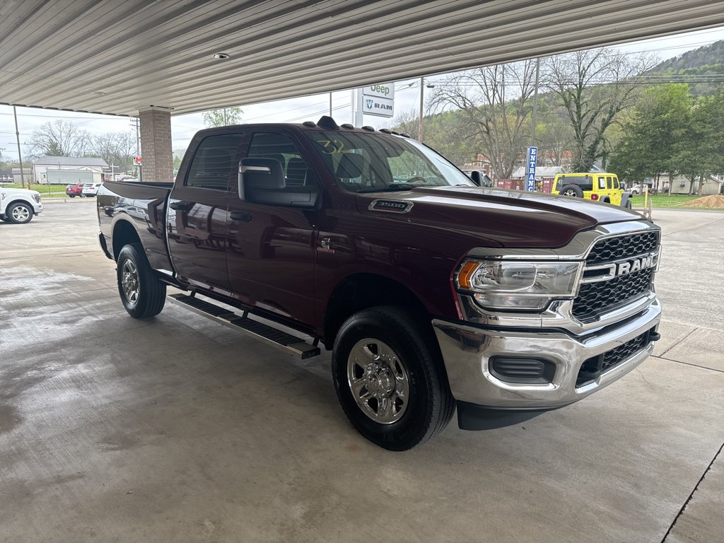 Used 2024 RAM 3500 Tradesman w/ Chrome Appearance Group AWD/4WD image 3