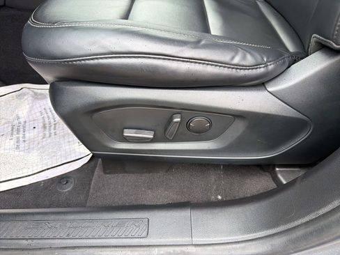 Used 2021 Ford Explorer XLT w/ Equipment Group 202A image 26