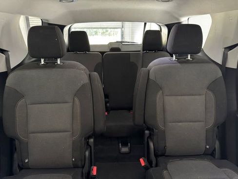 Used 2019 Chevrolet Traverse LT image 11