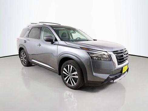 Used 2025 Nissan Pathfinder Platinum w/ Cargo Package AWD/4WD image 4