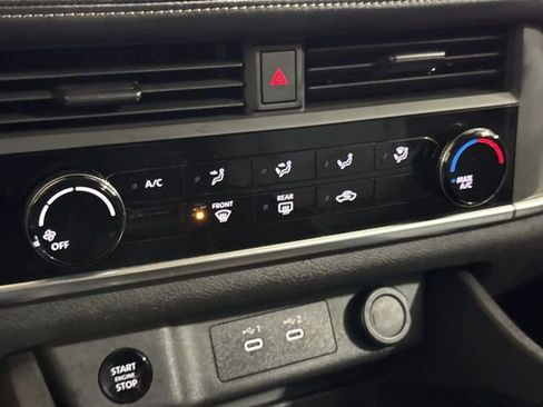 Used 2024 Nissan Rogue S AWD/4WD image 16