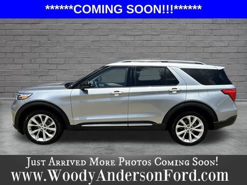 Used 2024 Ford Explorer Platinum w/ Technology Package AWD/4WD image 2