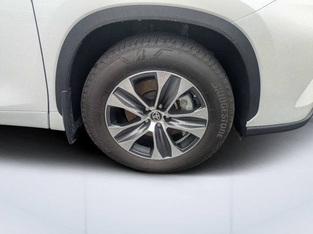Used 2024 Toyota Highlander XLE FWD image 10