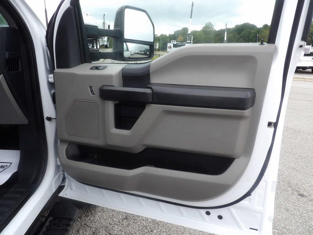 Used 2022 Ford F550 2WD Crew Cab Super Duty w/ Power Equipment Group image 37