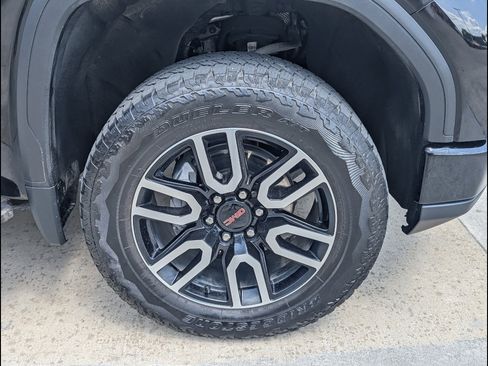Used 2025 GMC Sierra 1500 AT4 w/ AT4 Premium Package AWD/4WD image 18