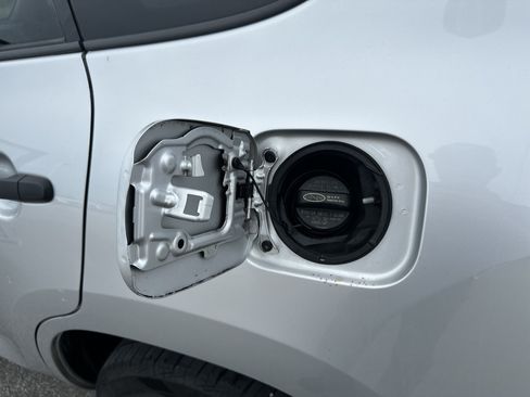 Used 2012 Toyota RAV4 4WD w/ Value Pkg image 9