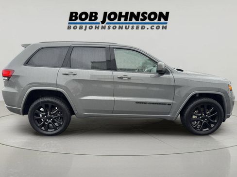 Used 2022 Jeep Grand Cherokee Laredo X image 7