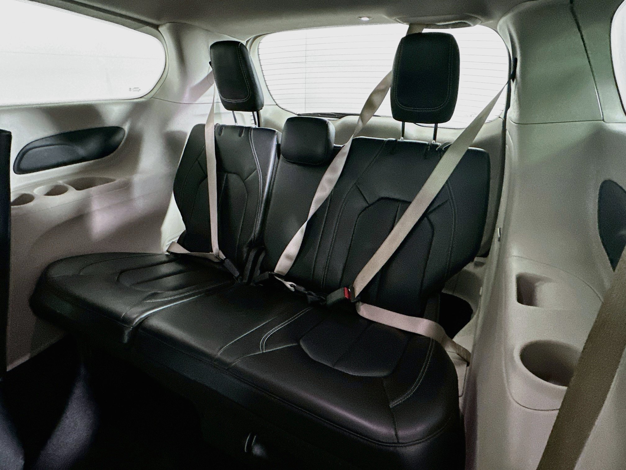 Used 2023 Chrysler Pacifica Touring-L FWD image 27