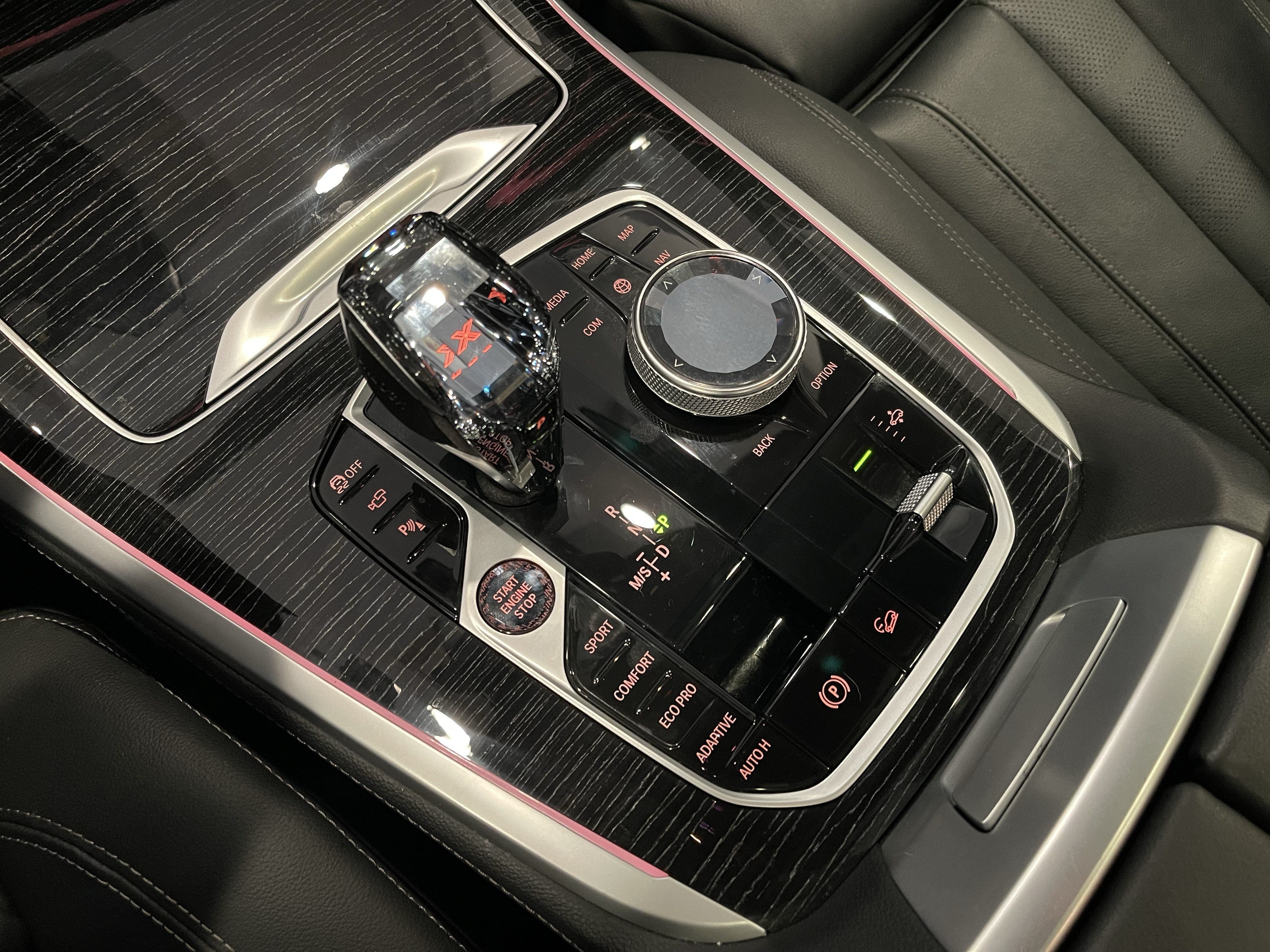 Used 2022 BMW X7 xDrive40i w/ M Sport Package AWD/4WD image 18